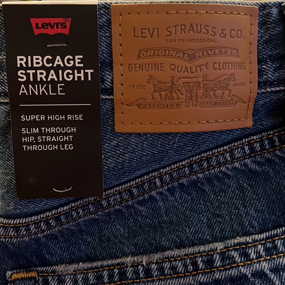 LEVI’S Ribcage Straight Ankle